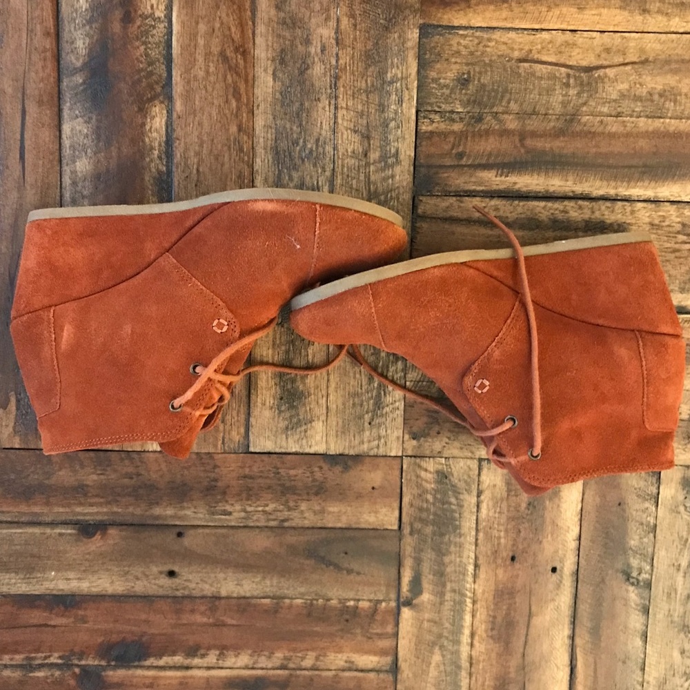 Toms Rust Wedge Booties Size 10